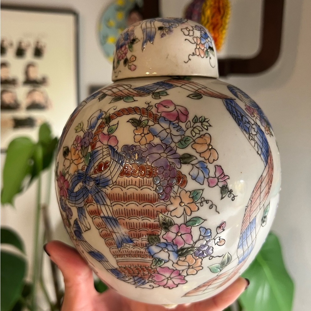 Vintage handpainted Ginger Jar with Lid, Great Condition
